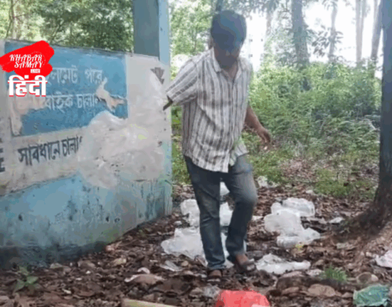 The officer himself cleaned the garbage of Shravani fair