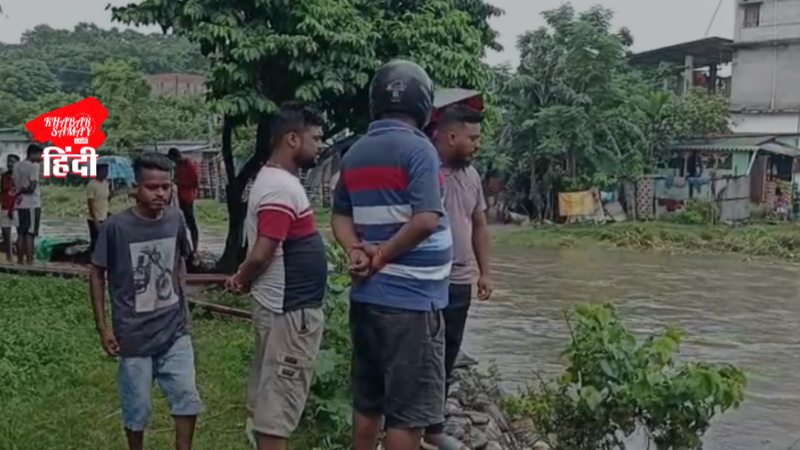 The person who bathed in the Chamta river was swept away by the rapids of the river, so far no clue has been found!