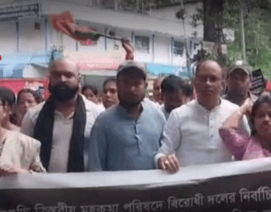 BJP protests in Siliguri Mahakuma Parishad, submits memorandum alleging corruption