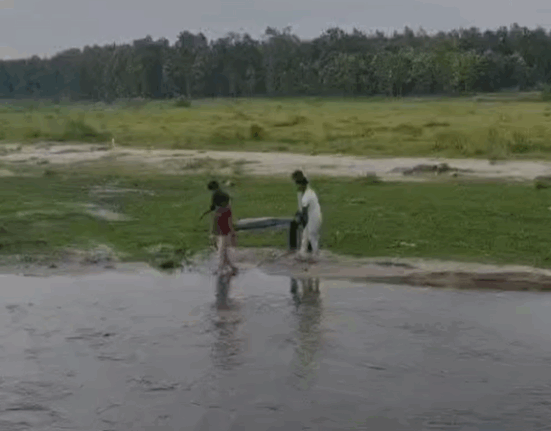 The moment of the young man's death was captured in a LIVE video: Tragic accident after Ganesh immersion in Siliguri!