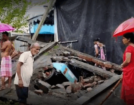 Wall collapsed due to heavy rain, Toto completely damaged, cattle seriously injured!