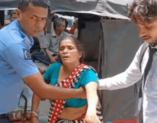 The human face of a civic volunteer! Rescued an injured woman in Siliguri and admitted her to hospital