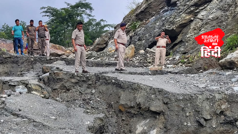 Alarm bells on NH-10! Part of the road is spilled!