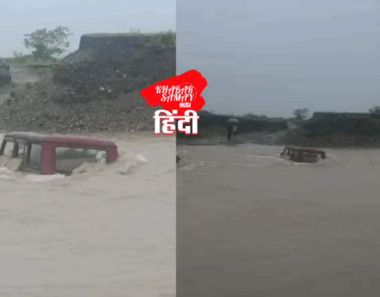 Water level in Mahananda increased, four wheeler stuck in water in Todibari!