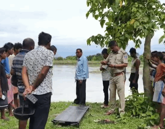 The body of an unknown person was recovered from the Mahananda river in Fulbari
