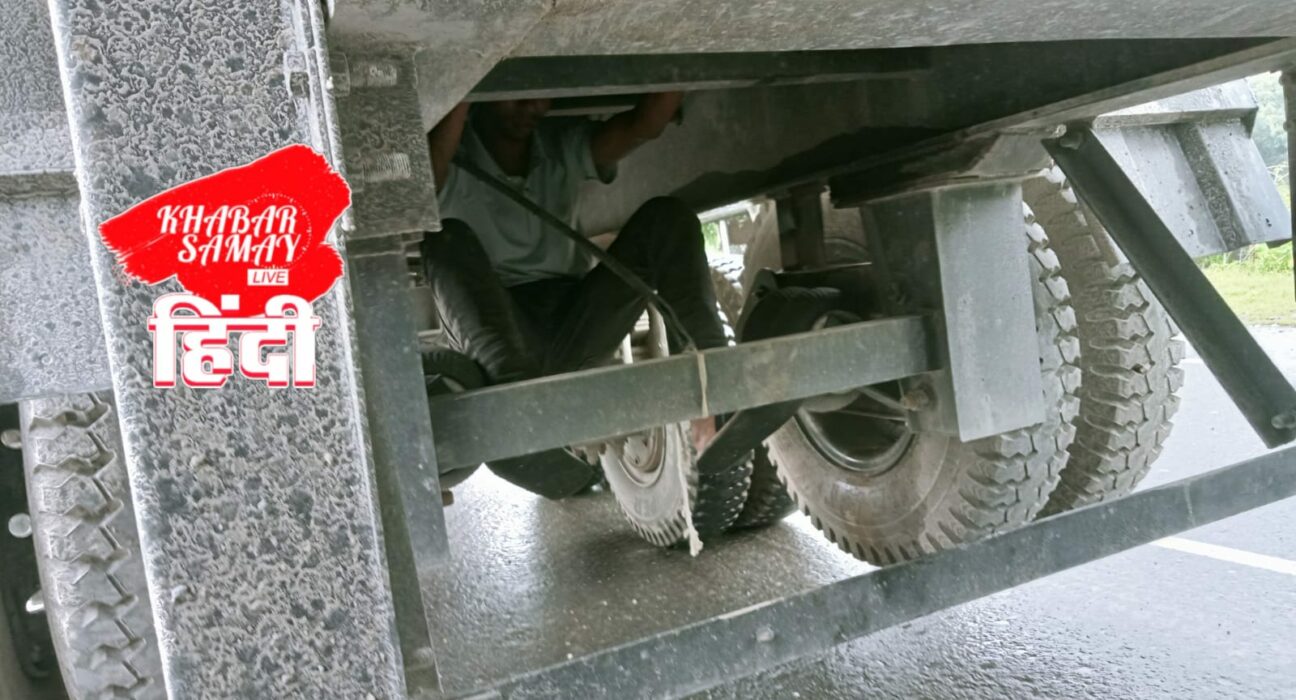 https://khabarsamay.com/bangladeshi-youth-caught-by-bsf-for-trying-to-enter-india-by-hiding-under-a-truck-at-fulbari-border/