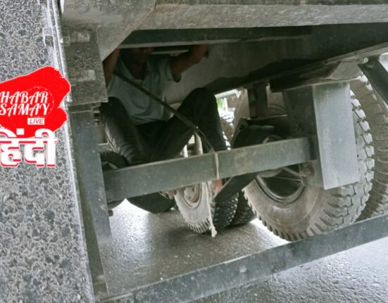 https://khabarsamay.com/bangladeshi-youth-caught-by-bsf-for-trying-to-enter-india-by-hiding-under-a-truck-at-fulbari-border/