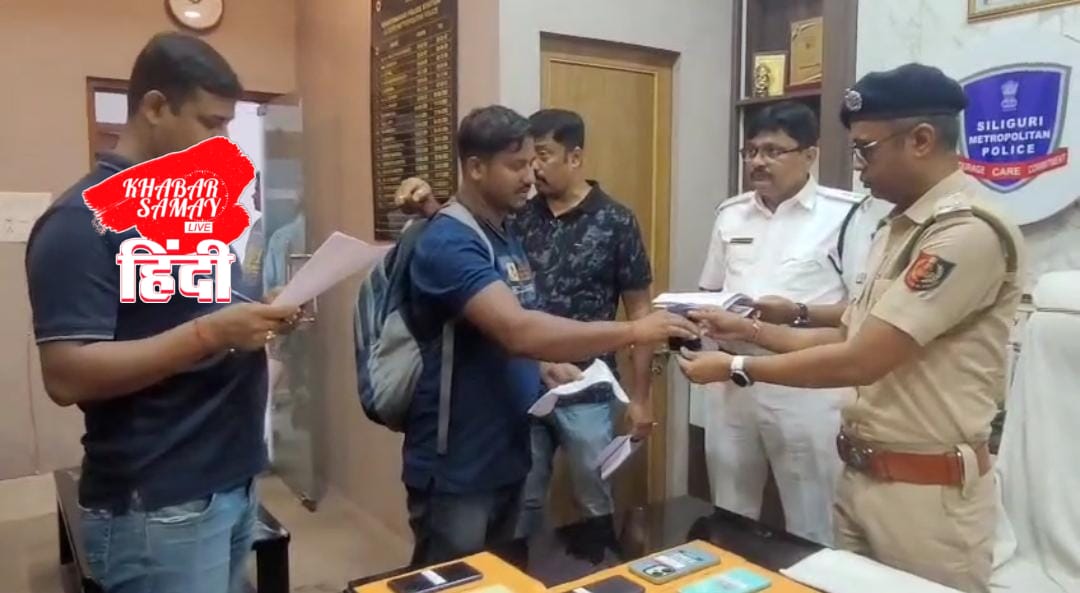 Commendable initiative of Bhaktinagar Police – 28 lost mobiles handed over to real owners!