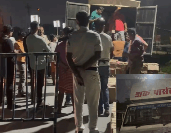 Liquor smuggling exposed through postal parcel vehicle, big success for Pradhan Nagar Police!