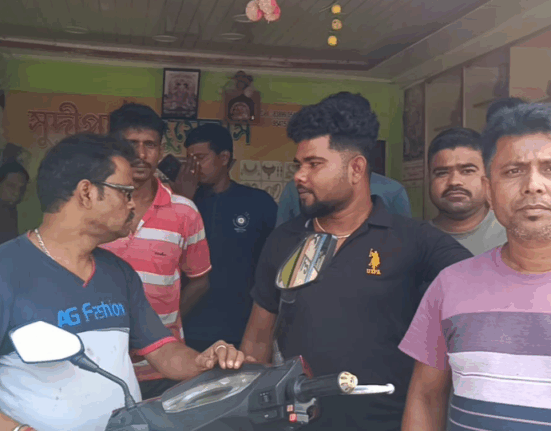 Major theft in Hatiadanga in the dark of night, all the goods missing from the car of the gold shop owner!
