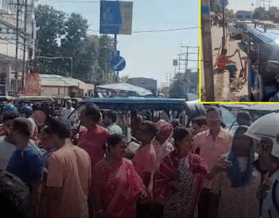 locals-protested-against-the-dilapidated-road-in-aashighar-demonstrated-by-blocking-the-road