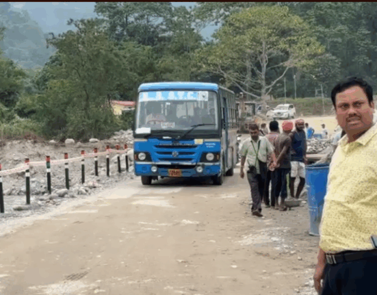 Bus service resumed from Dudhiya Bridge on Siliguri-Mirik route!