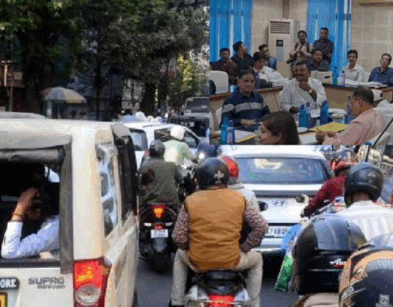Traffic jams become a burning issue in Siliguri! Left-wing councillors boycott SMC board meeting!