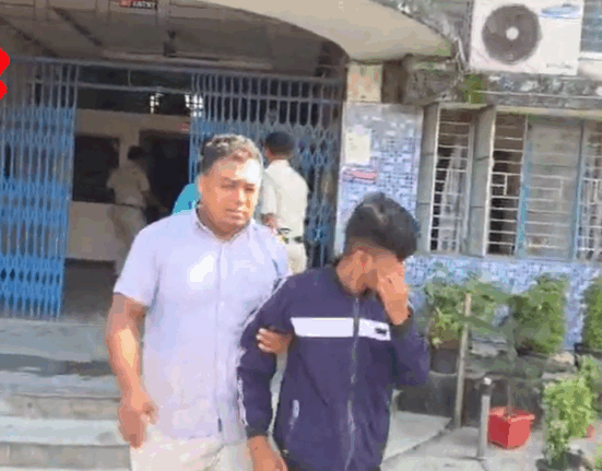 A snatching incident occurred in the Bhaktinagar police station area; the police arrested the accused within 4 hours.