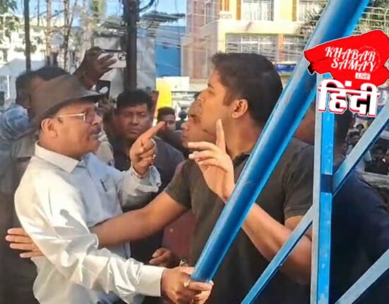 Clash between councillor Dilip Burman and corporation employees over demolition of illegal construction in ward number 46!