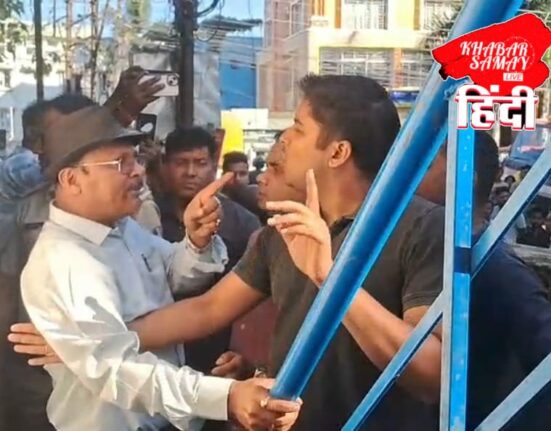 Clash between councillor Dilip Burman and corporation employees over demolition of illegal construction in ward number 46!