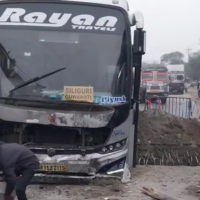 https://khabarsamay.com/a-passenger-bus-met-with-an-accident-on-an-under-construction-flyover-in-siliguri-several-people-were-injured/