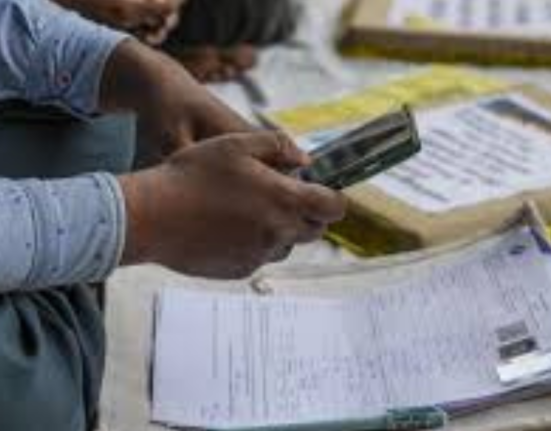 The controversy surrounding the SIR hearing is escalating in Bengal, and the Chief Minister has extended her support! What will the Election Commission do now?