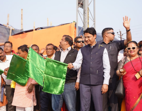MP Raju Bista did the historic flag off of Mahananda Express from Naxalbari Railway Station.