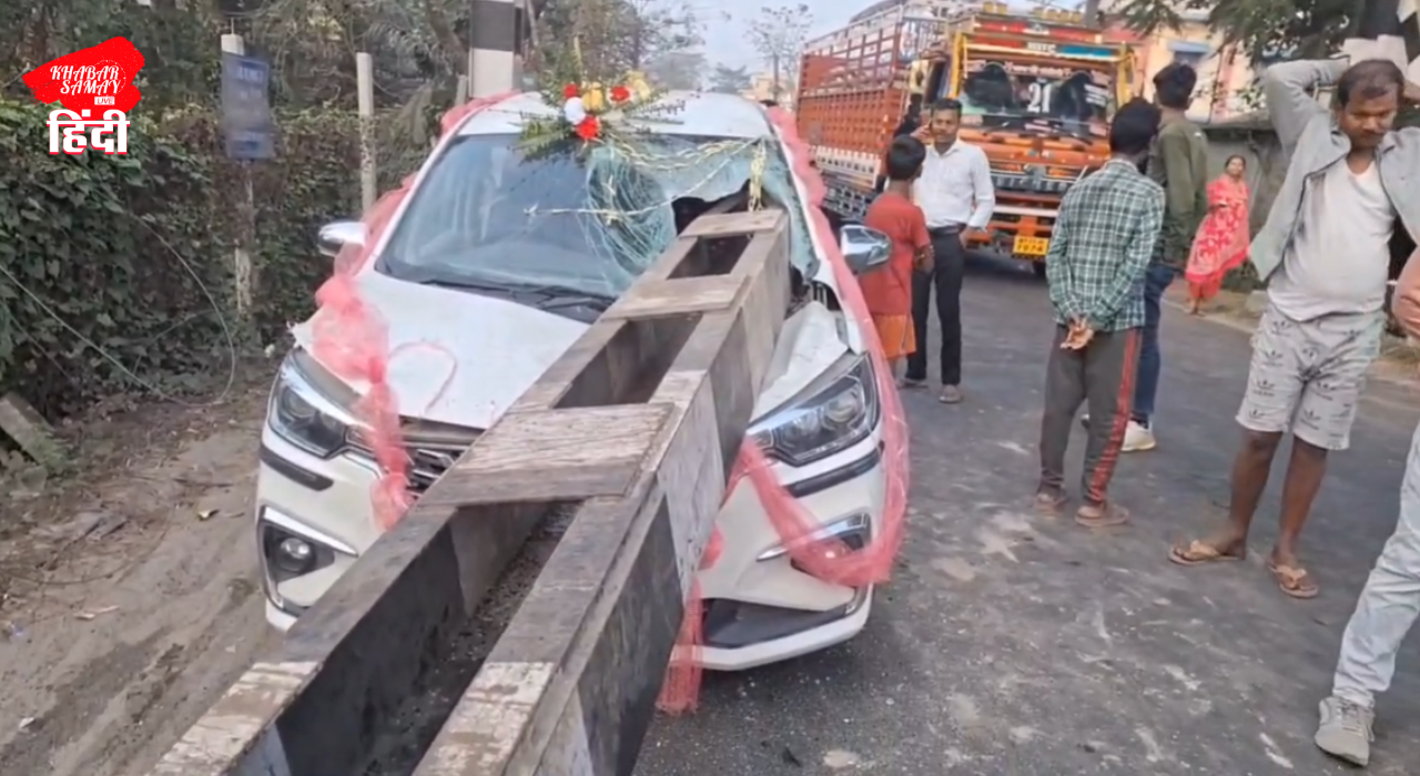 Container hits height bar, structure falls on four-wheeler; major accident averted