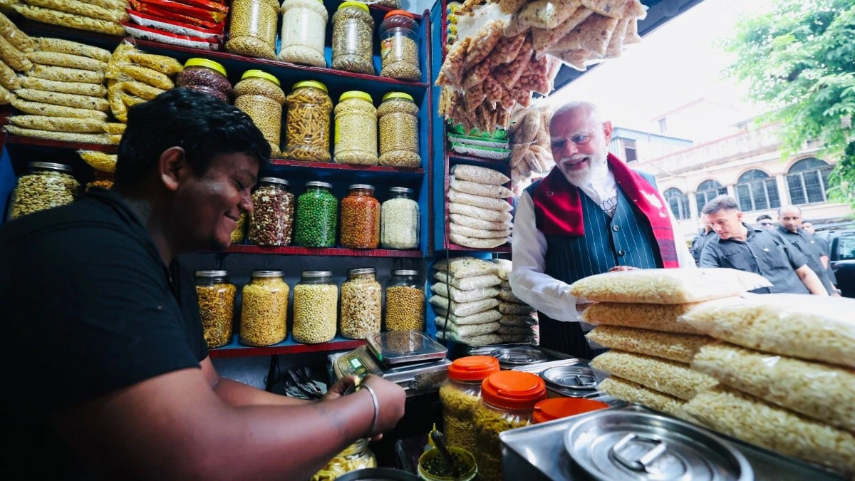 https://khabarsamay.com/vikram-saav-the-shopkeeper-who-served-pm-modi-jalmuri-has-found-his-luck-shining-a-crowd-of-both-the-public-and-the-elite-has-begun-to-gather-the-election-atmosphere-is-shifting/
