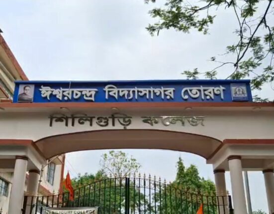 https://khabarsamay.com/violent-clashes-erupt-at-siliguri-college-during-the-recruitment-process-with-tmcp-and-abvp-activists-clashing-one-student-leader-seriously-injured/