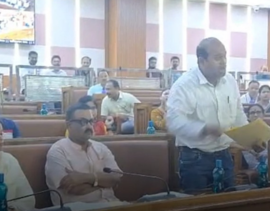 https://khabarsamay.com/a-heated-exchange-of-words-erupted-at-the-siliguri-municipal-corporation-board-meeting-over-the-vote-of-thanks-with-bjp-councillors-walking-out/