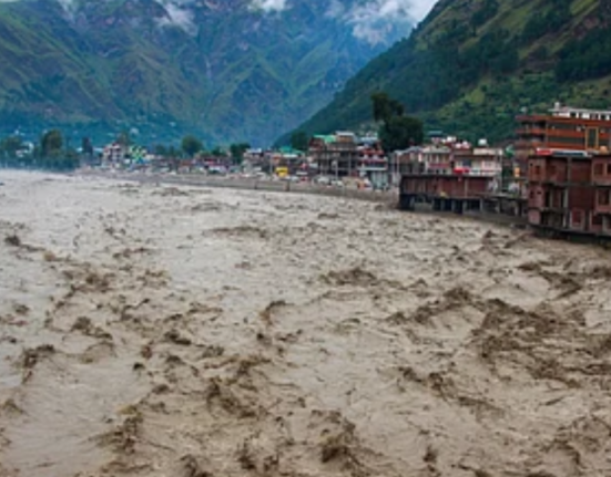Heavy rains wreak havoc from Siliguri to the hills! Find out what damage was caused.