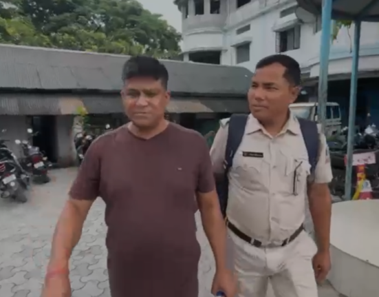 https://khabarsamay.com/major-police-action-against-sand-mafia-in-siliguri-uttam-barui-arrested-within-24-hours-of-minister-shankar-ghoshs-reprimand/