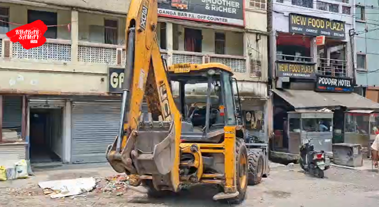 https://khabarsamay.com/allegations-of-encroachment-on-government-land-municipal-corporation-bulldozer-action-hotel-owner-warns-of-legal-battle/