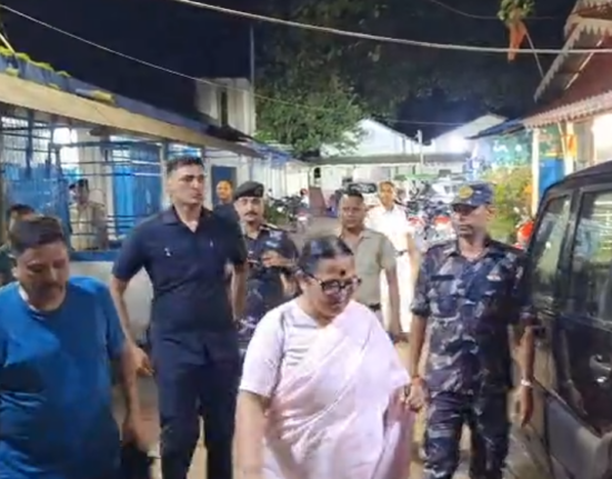 Big revelation: Two innocent girls dreamed of modeling in South Korea... and then ran away from home! Police saved their lives upon reaching Siliguri!