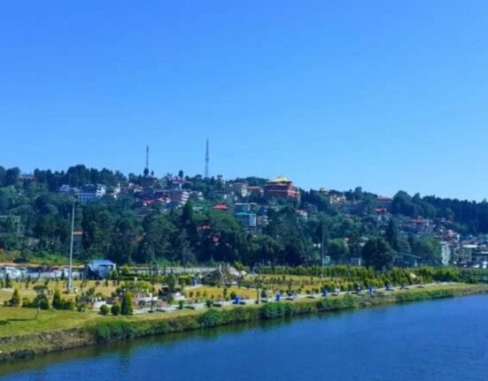 https://khabarsamay.com/2500-crore-will-be-invested-in-the-tourism-sector-of-darjeeling-the-development-of-mirik-lake-will-also-get-a-new-impetus/