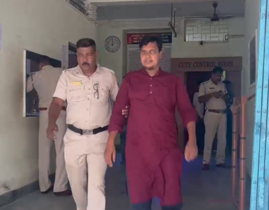 https://khabarsamay.com/attempt-to-smuggle-brown-sugar-under-the-guise-of-a-sound-speaker-two-arrested-with-275-grams-of-brown-sugar/