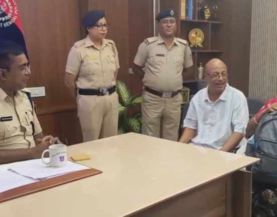 https://khabarsamay.com/tourist-helplines-prompt-action-led-to-recovery-of-lost-bag-containing-laptop-siliguri-traffic-police-lauded/