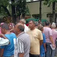 https://khabarsamay.com/families-living-on-railway-land-demand-rehabilitation-long-queues-to-submit-documents/
