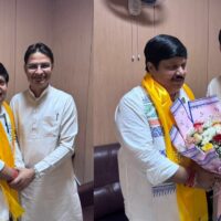 https://khabarsamay.com/raju-bista-meets-west-bengal-labour-minister-on-darjeeling-tea-garden-workers-issues/