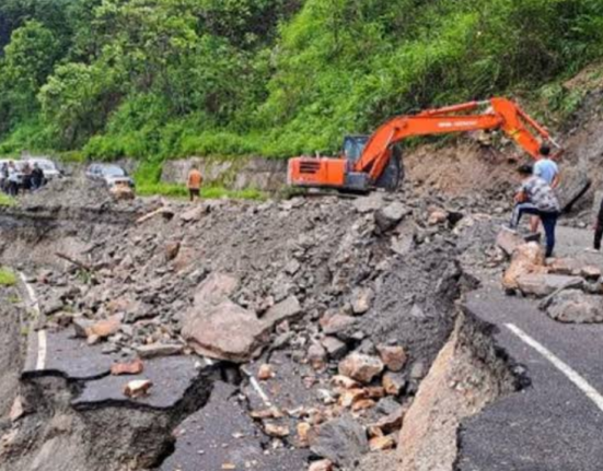 Rain in North Bengal is on a red alert! Extremely heavy rainfall expected for the next 48 hours, with flooding and landslides threatening several districts.