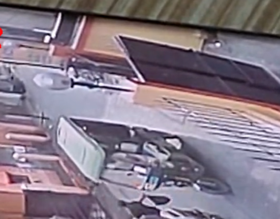 https://khabarsamay.com/another-snatching-incident-in-siliguri-scooter-riders-snatched-a-womans-bag-in-front-of-her-house-and-fled/