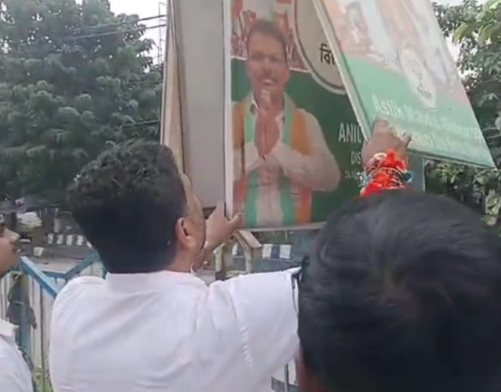 https://khabarsamay.com/in-an-initiative-to-keep-the-city-poster-free-tourism-minister-shankar-ghosh-himself-removed-his-poster/