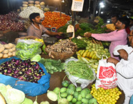 Why did the prices of vegetables increase overnight in Siliguri?