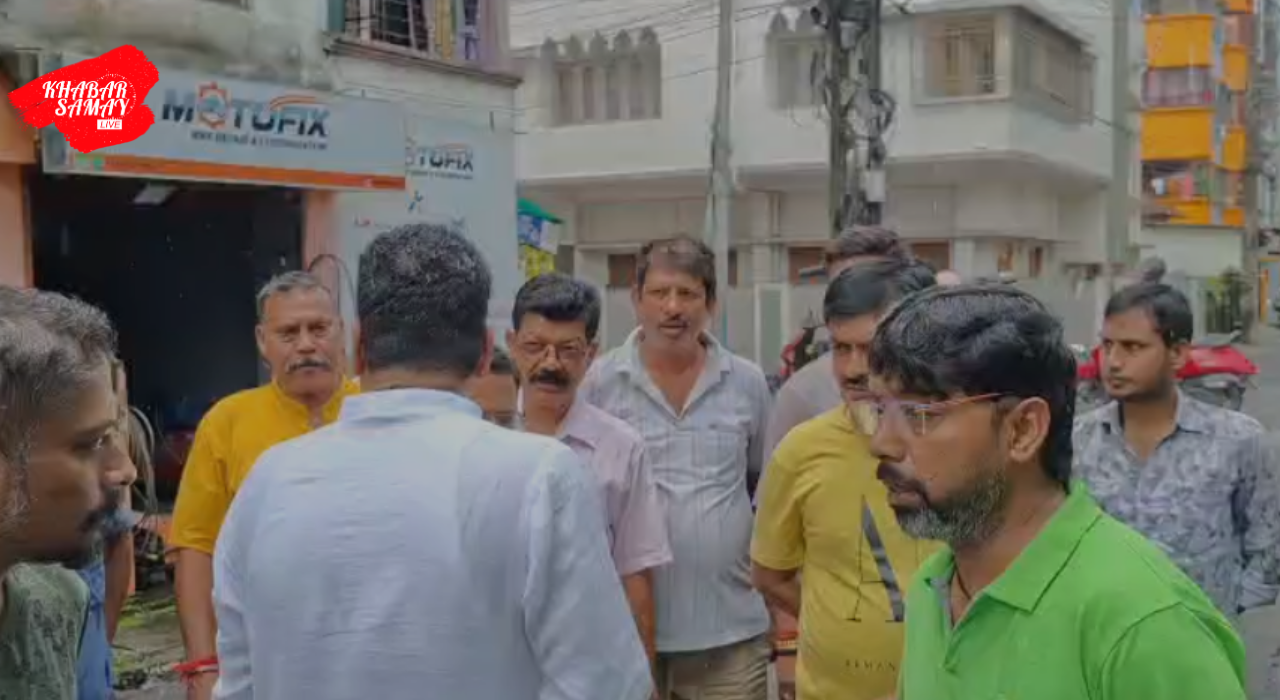 https://khabarsamay.com/stickers-are-being-pasted-on-the-houses-of-the-beneficiaries-of-annapurna-bhandar-yojana-in-siliguri/