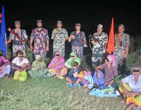 https://khabarsamay.com/bsfs-vigilance-saved-the-lives-of-10-people-10-bangladeshi-nationals-including-3-children-were-rescued-from-the-ganga/