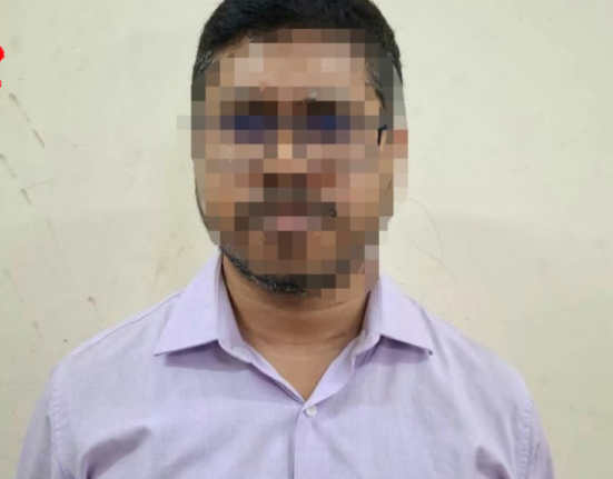 Bank employee turns robber in Siliguri? What can the poor customer do?