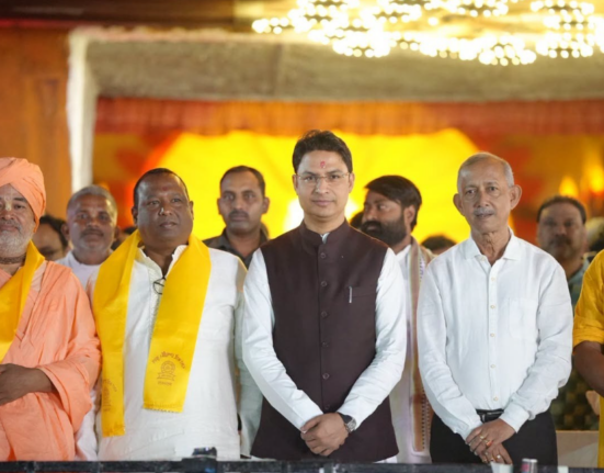 https://khabarsamay.com/from-durga-puja-pandals-to-public-service-raju-bishts-activism-is-in-the-news/