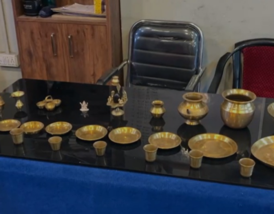 https://khabarsamay.com/painter-arrested-for-stealing-items-from-home-temple-stolen-items-recovered/