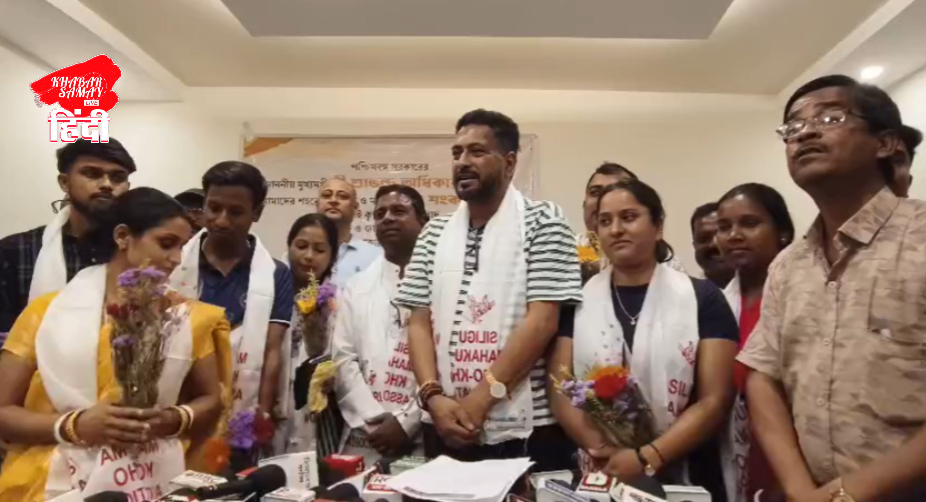 https://khabarsamay.com/a-sporting-gift-government-jobs-nine-athletes-from-siliguri-received-appointment-letters-and-were-honored-by-tourism-minister-shankar-ghosh/